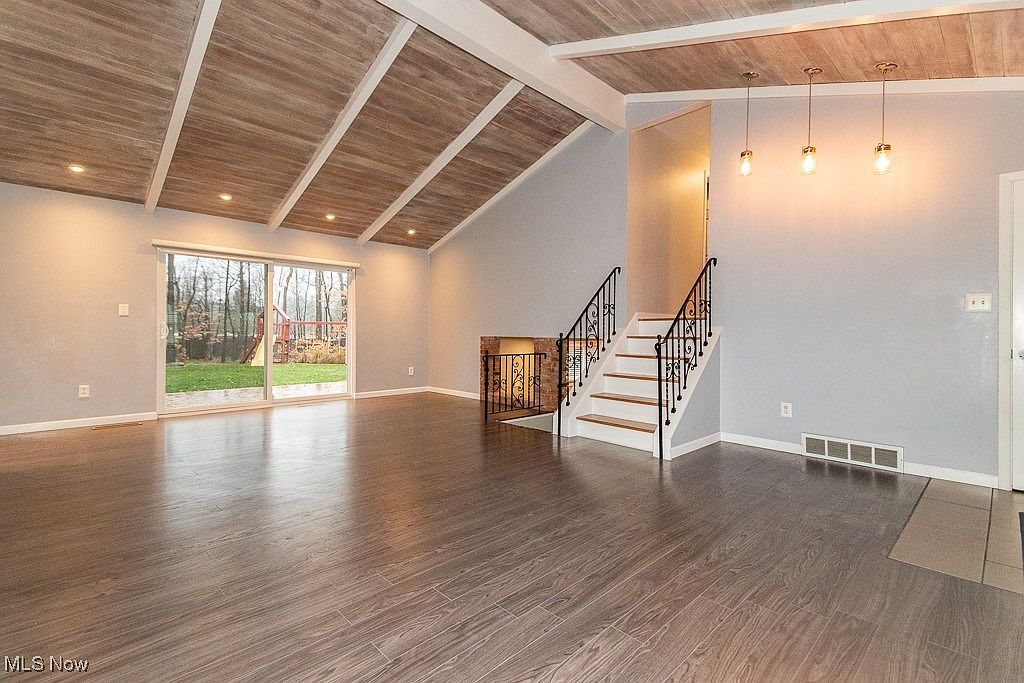 2042 Marshfield Rd Mayfield Heights, OH 44124 - Thumbnail 5