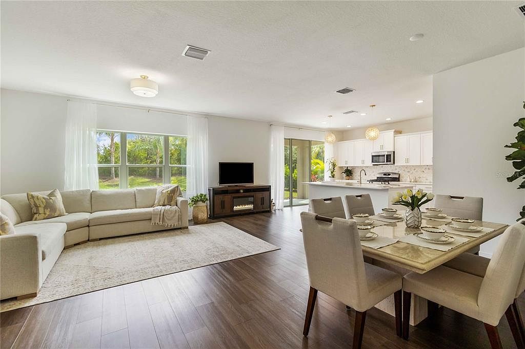 10109 Canaveral Cir Sarasota, FL 34241 - Thumbnail 5