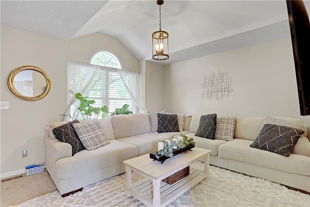 7903 Spring Valley Rd Belton, MO 64012 - Thumbnail 5