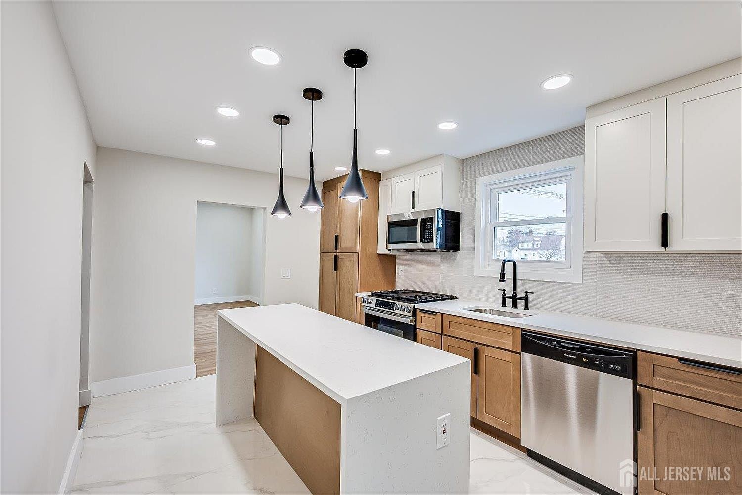 237 Mawbey St Woodbridge, NJ 07095 - Thumbnail 5