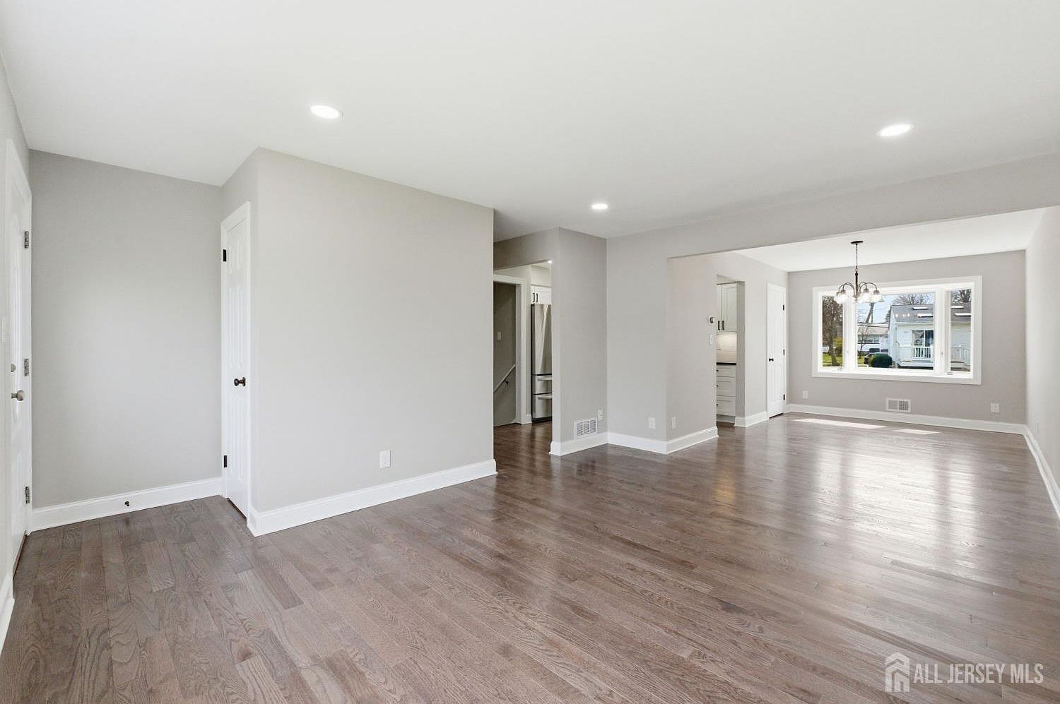 215 Oak Manor Pkwy South Plainfield, NJ 07080 - Thumbnail 5