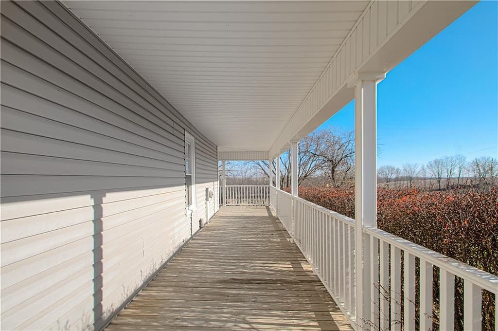 1261 SE Mill St Dearborn, MO 64439 - Thumbnail 5