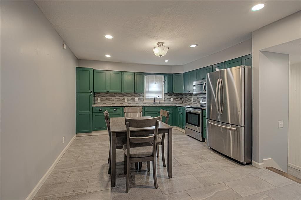 7909 N Pennsylvania Ave Kansas City, MO 64118 - Thumbnail 5