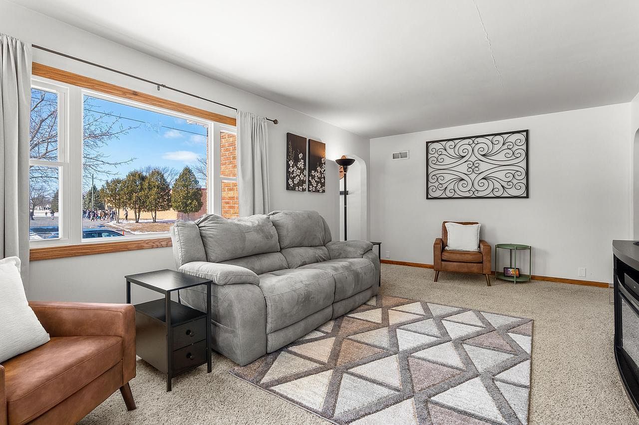 631 S 32nd St Manitowoc, WI 54220 - Thumbnail 5