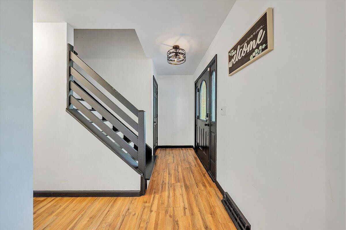 709 Forest Lawn Dr Moneta, VA 24121 - Thumbnail 5