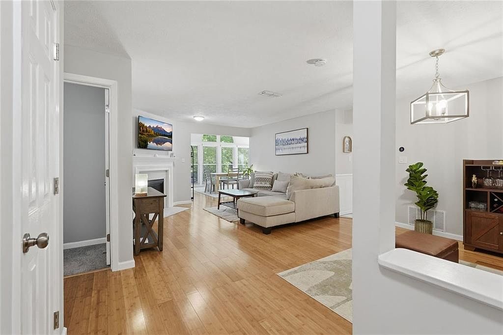 2105 Canyon Point Cir Roswell, GA 30076 - Thumbnail 5