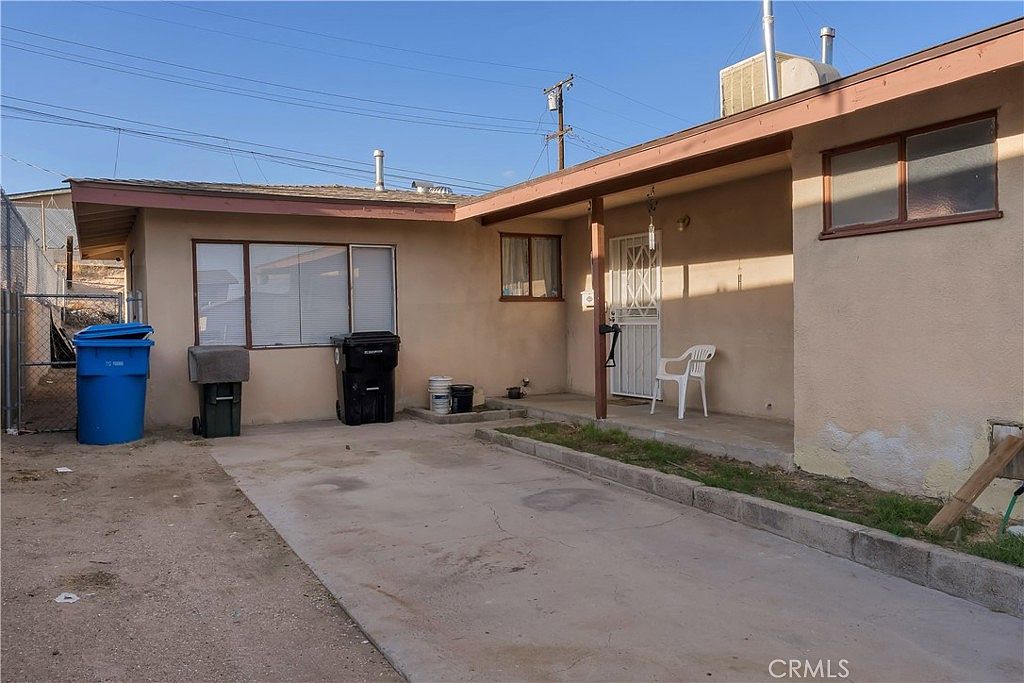 937 E Elizabeth St Barstow, CA 92311 - Thumbnail 5
