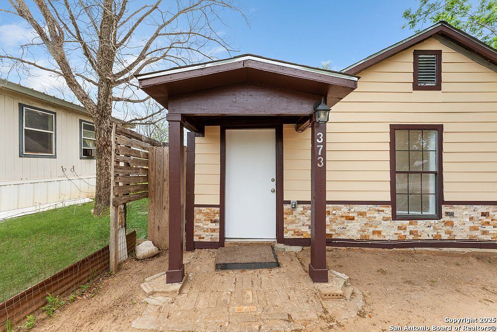 373 Avenue I Poteet, TX 78065 - Thumbnail 5