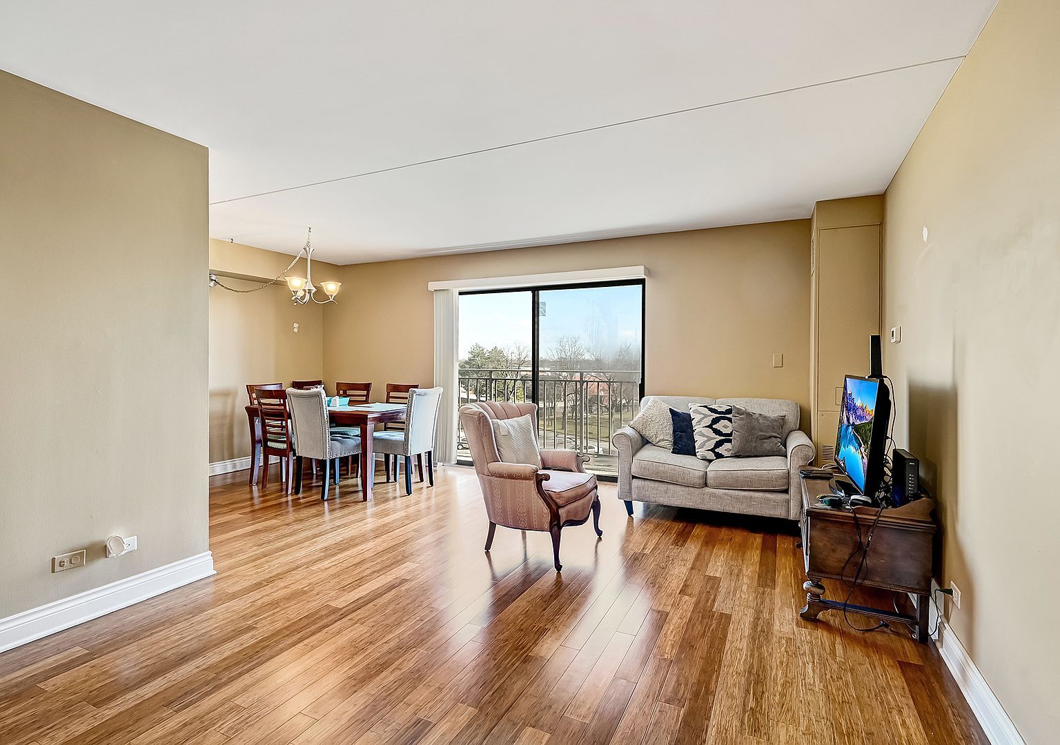 6340 Americana Dr APT 414 Willowbrook, IL 60527 - Thumbnail 5