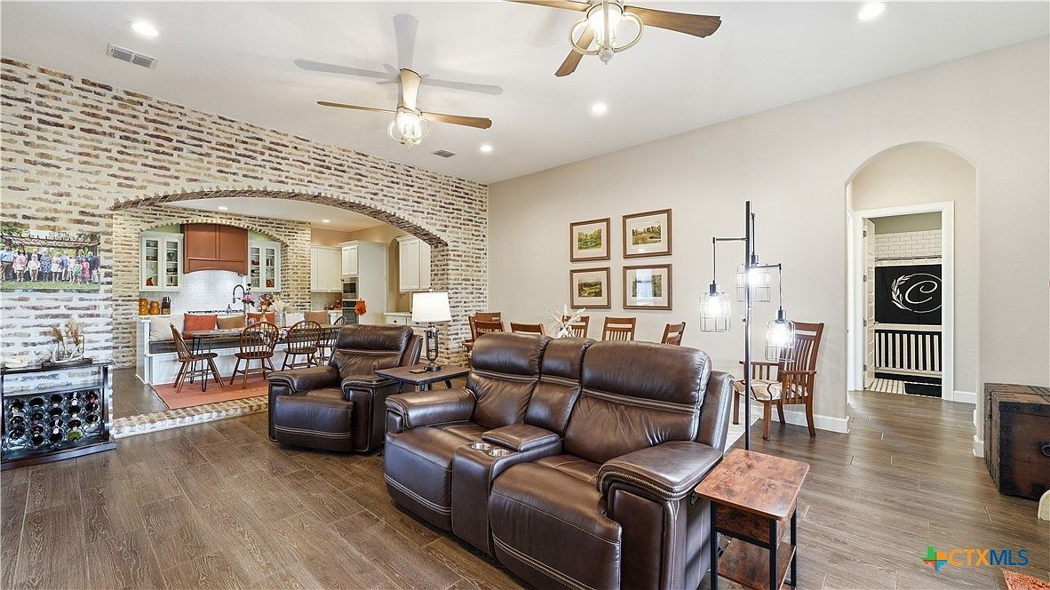 210 Jeff Vaughn Blanco, TX 78606 - Thumbnail 5