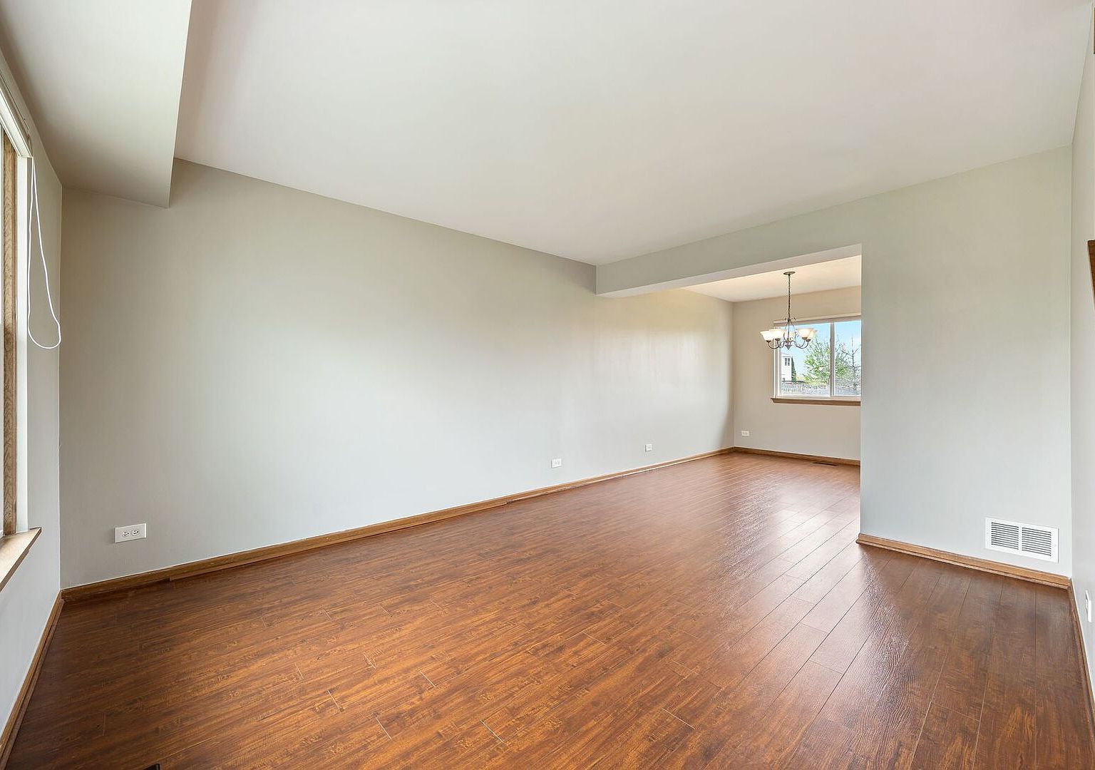 909 Fox Chase Dr Round Lake Beach, IL 60073 - Thumbnail 5