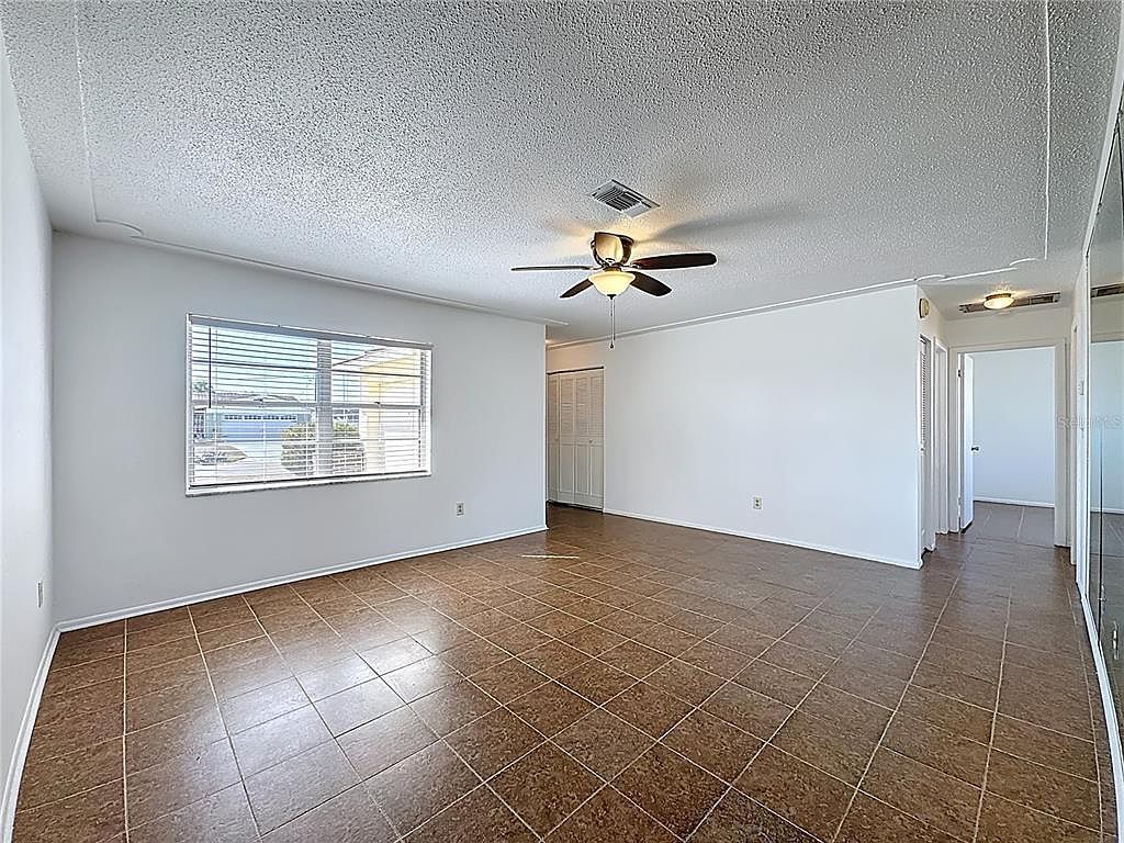 637 Michigan Dr N Venice, FL 34293 - Thumbnail 5