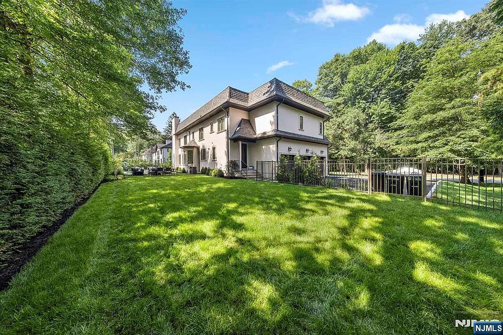 199 Whitman St Haworth, NJ 07641 - Thumbnail 5