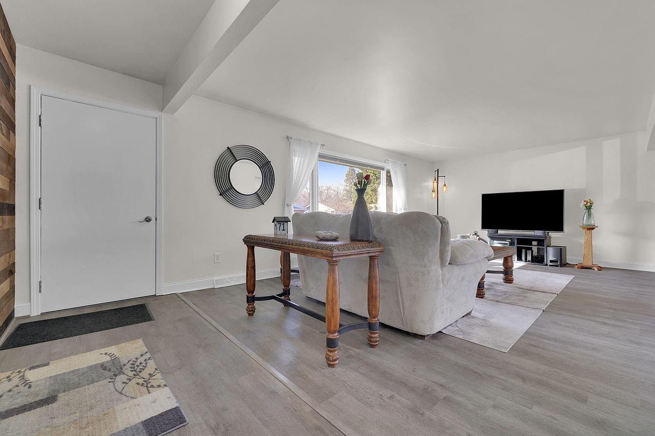 4300 Chekanoff Dr Racine, WI 53403 - Thumbnail 5