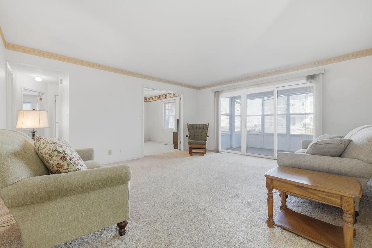 8073 43rd Ave #8A Kenosha, WI 53142 - Thumbnail 5