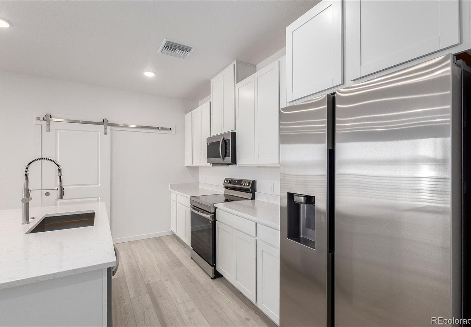 6153 N Ceylon St Building 4-303 Denver, CO 80249 - Thumbnail 5