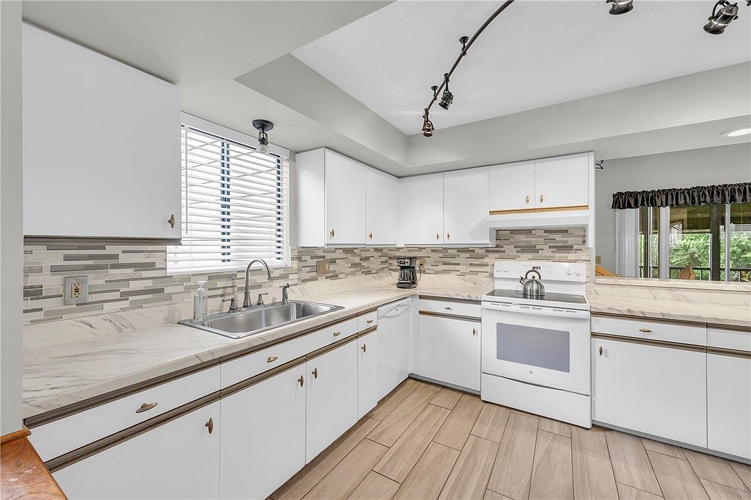 2125 Pine Creek Blvd APT 204 Vero Beach, FL 32966 - Thumbnail 5