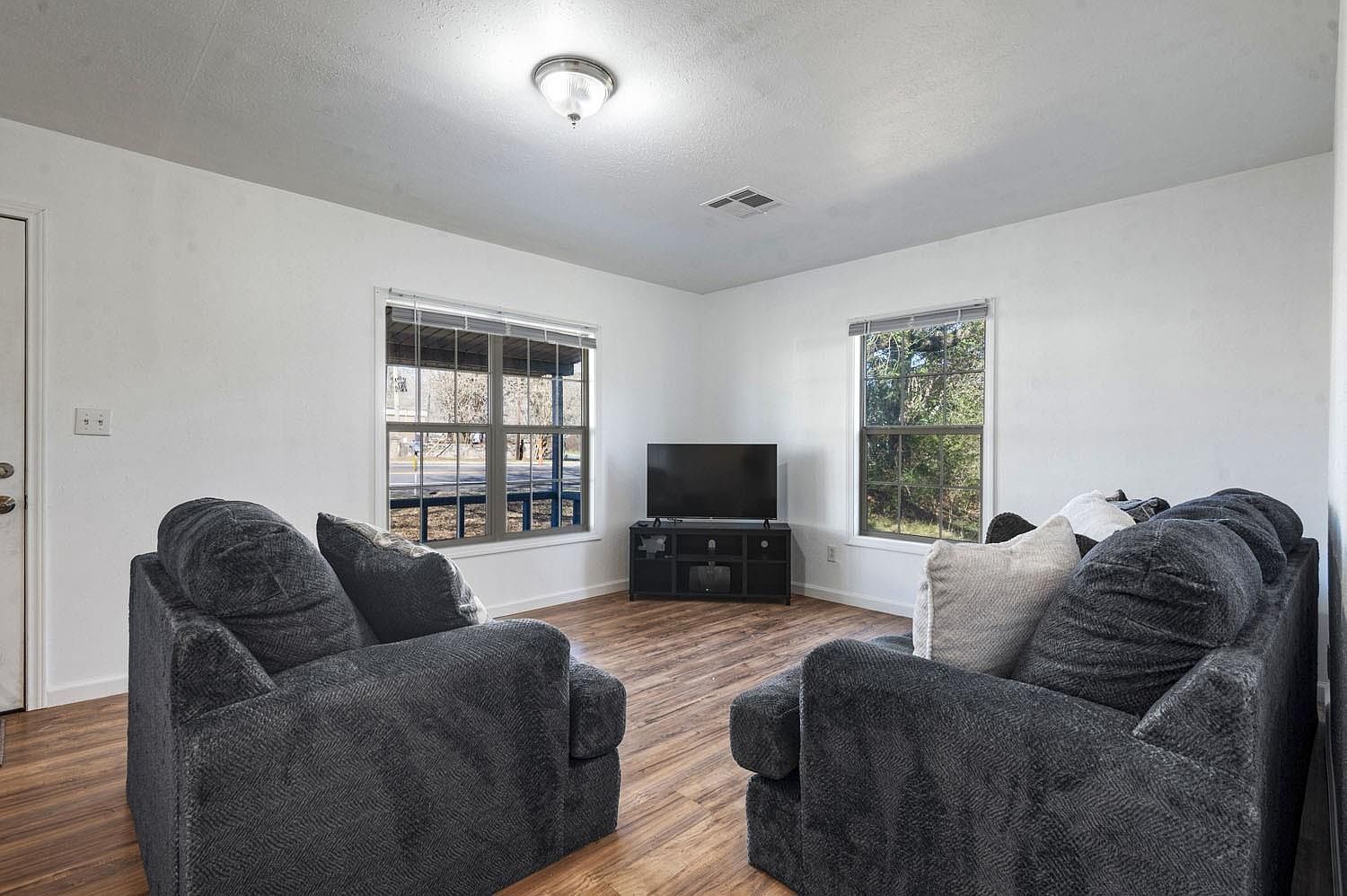 472 E Main St Zavalla, TX 75980 - Thumbnail 5