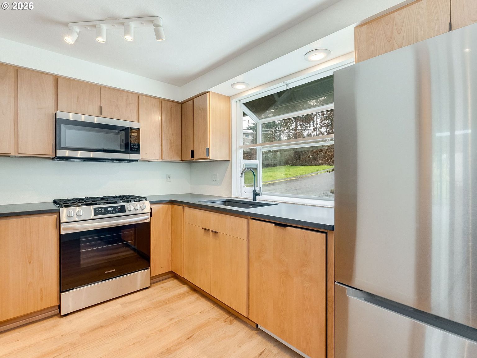 11990 SW Corby Dr APT 2 Portland, OR 97225 - Thumbnail 5