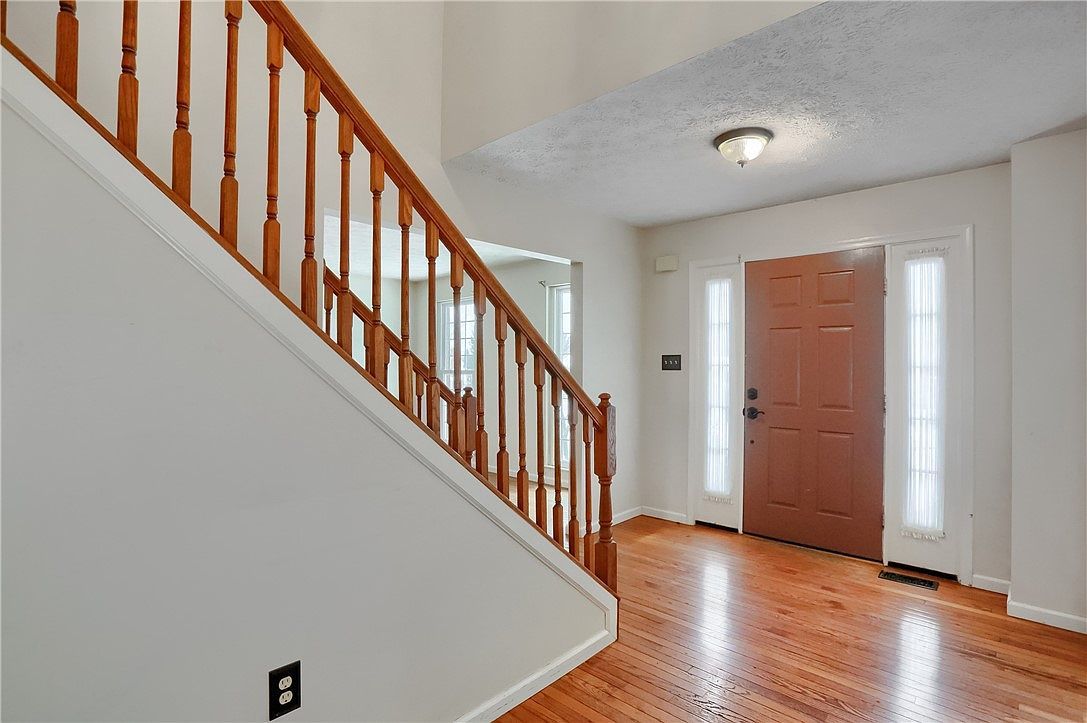 704 Helen Ct Cranberry Township, PA 16066 - Thumbnail 5