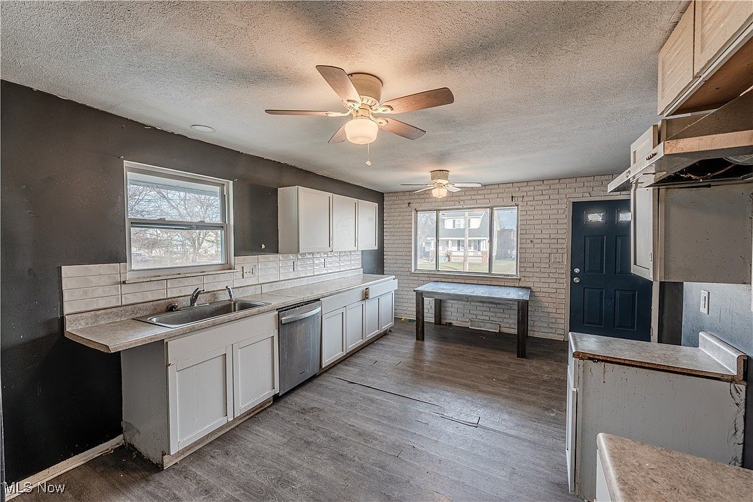 6505 Flowerdale Ave Cleveland, OH 44144 - Thumbnail 5