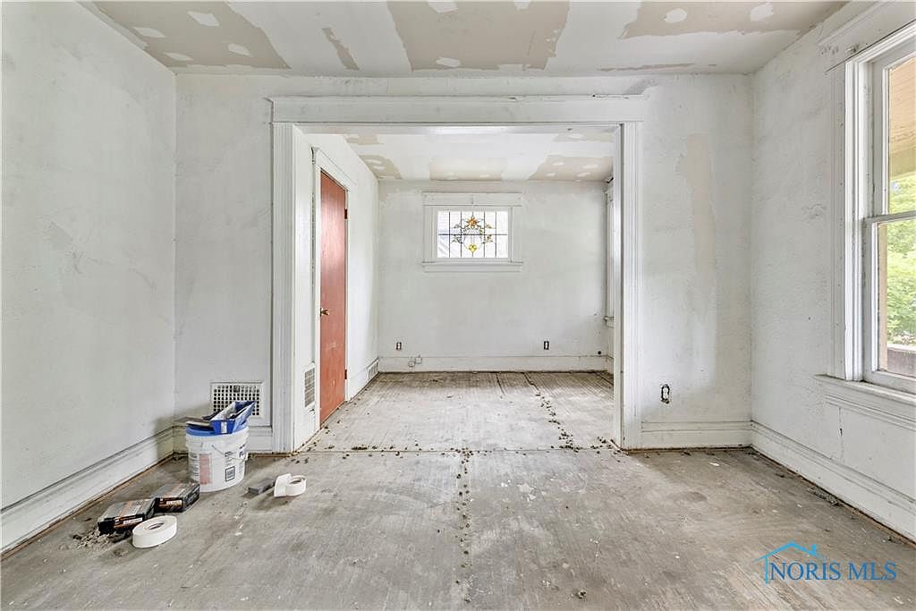 2360 Maplewood Ave Toledo, OH 43620 - Thumbnail 5