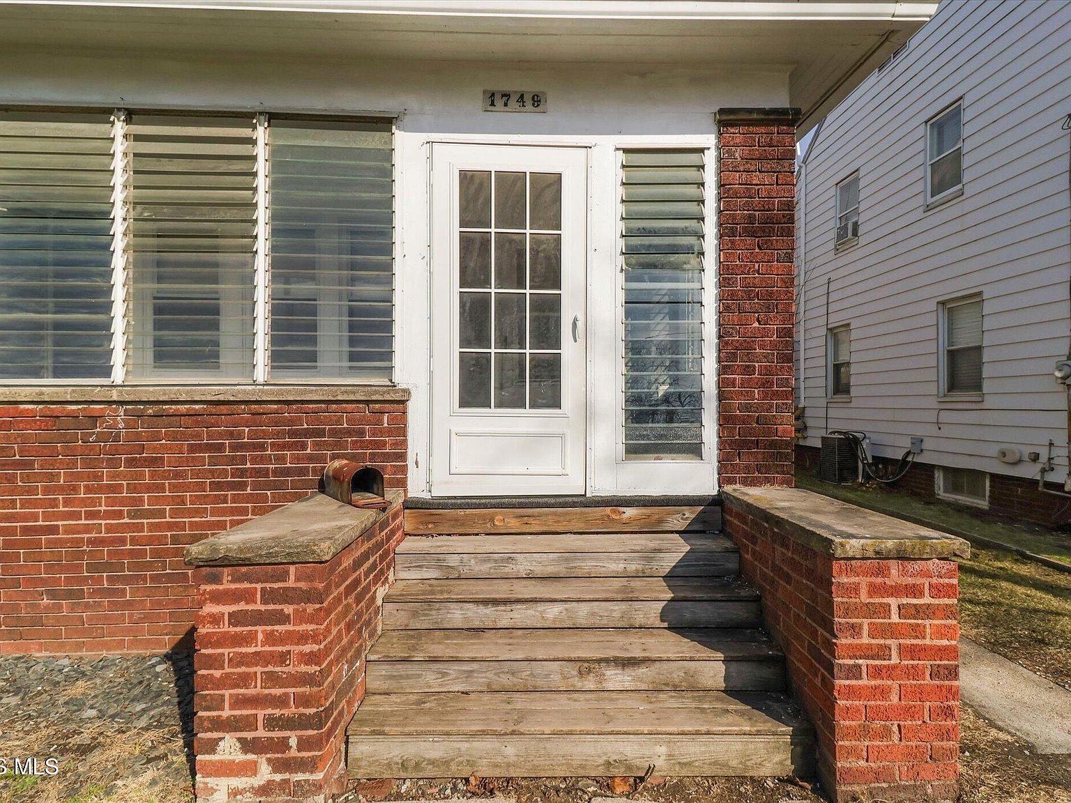 1749 Selkirk St Toledo, OH 43605 - Thumbnail 5