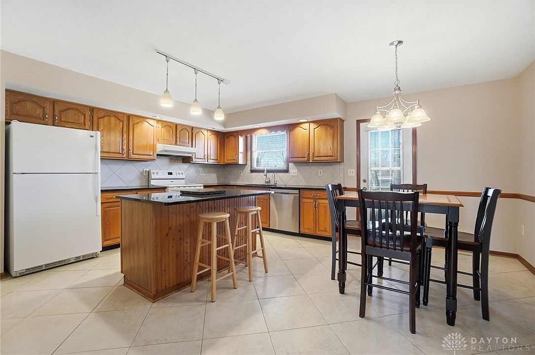 205 Elmwood Pl Dayton, OH 45440 - Thumbnail 5