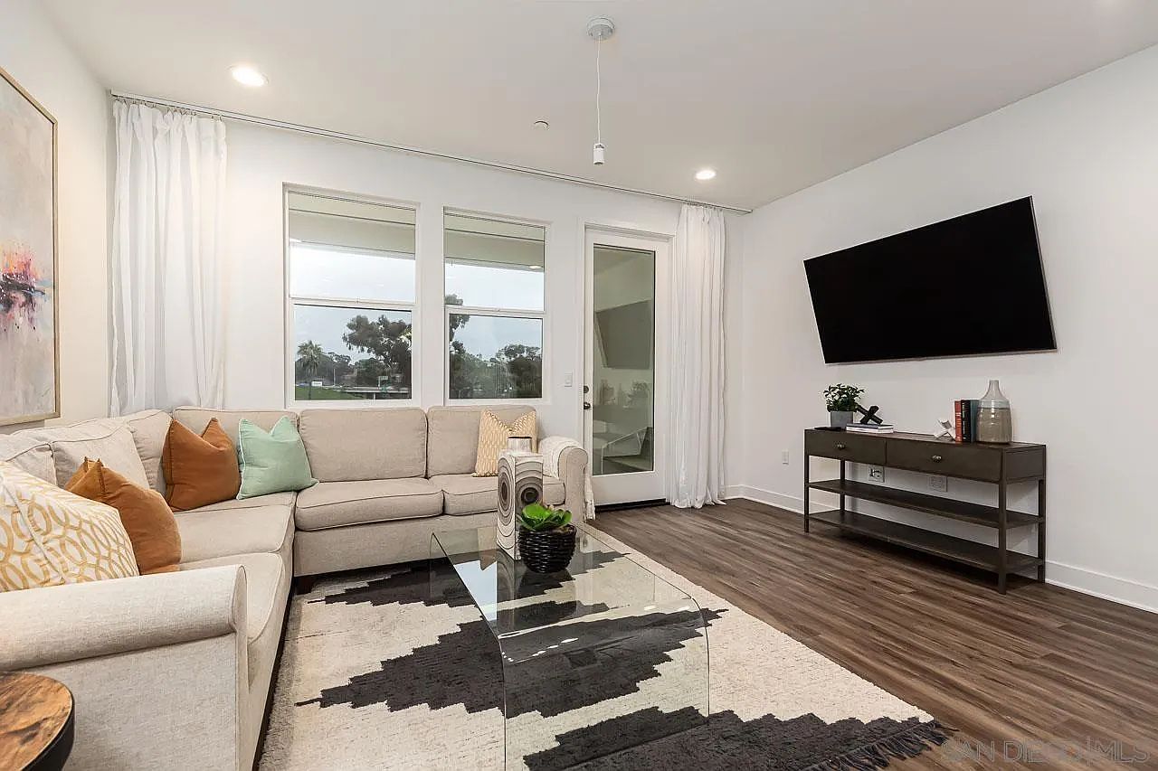 1120 Sea Glass Way Oceanside, CA 92054 - Thumbnail 5