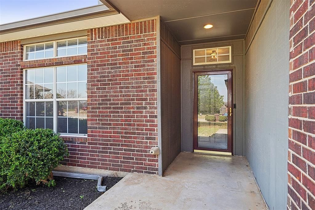 636 Hunters Way Mustang, OK 73064 - Thumbnail 5