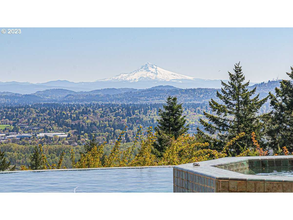 5570 SW Menefee Dr, Portland, OR, USA, 97239 - Thumbnail 5