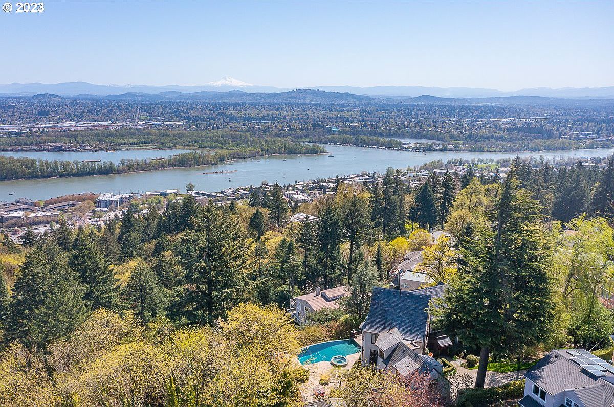 5570 SW Menefee Dr Portland, OR 97239 - Thumbnail 5