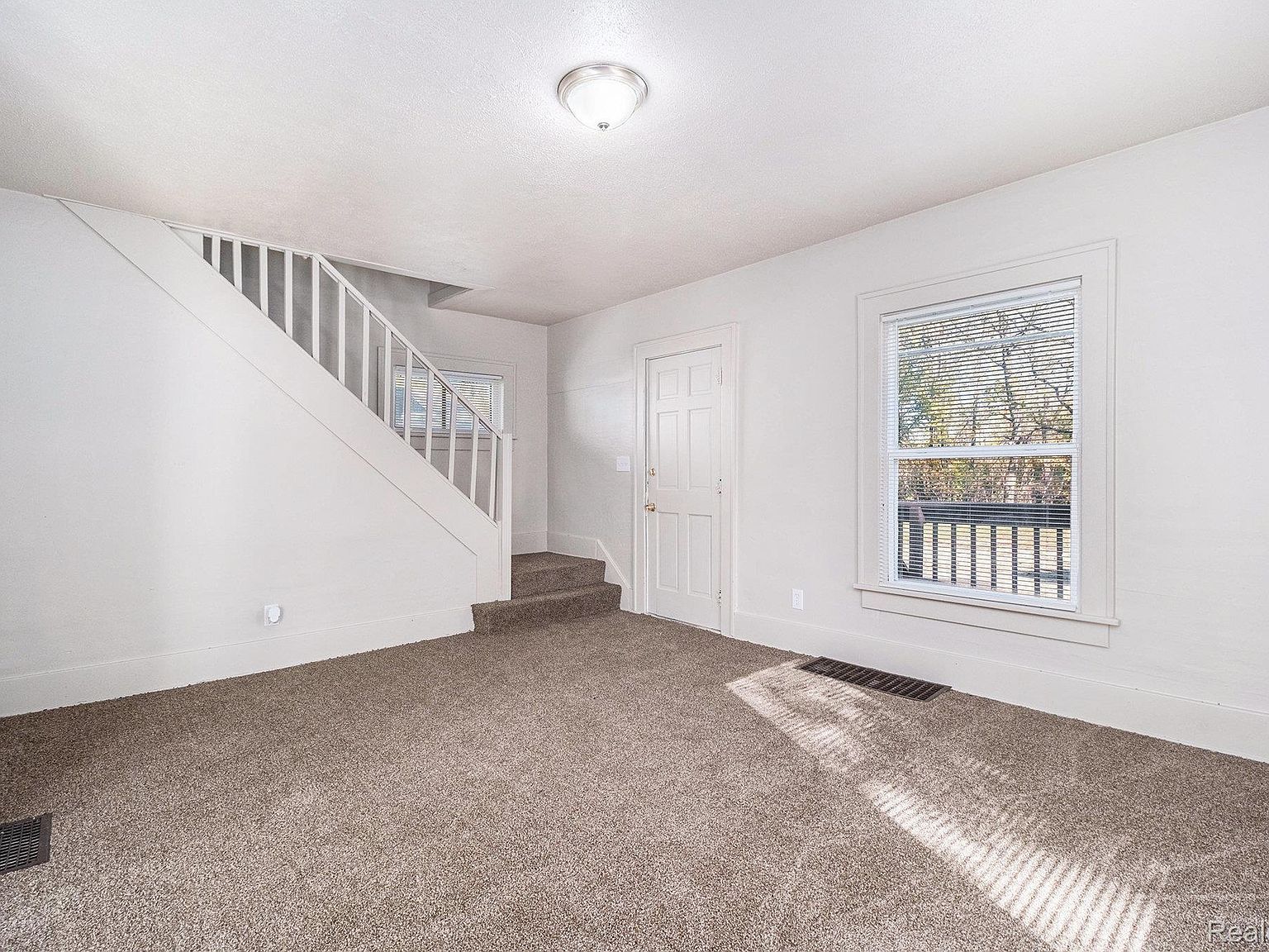 35 Clarence St Pontiac, MI 48342 - Thumbnail 5