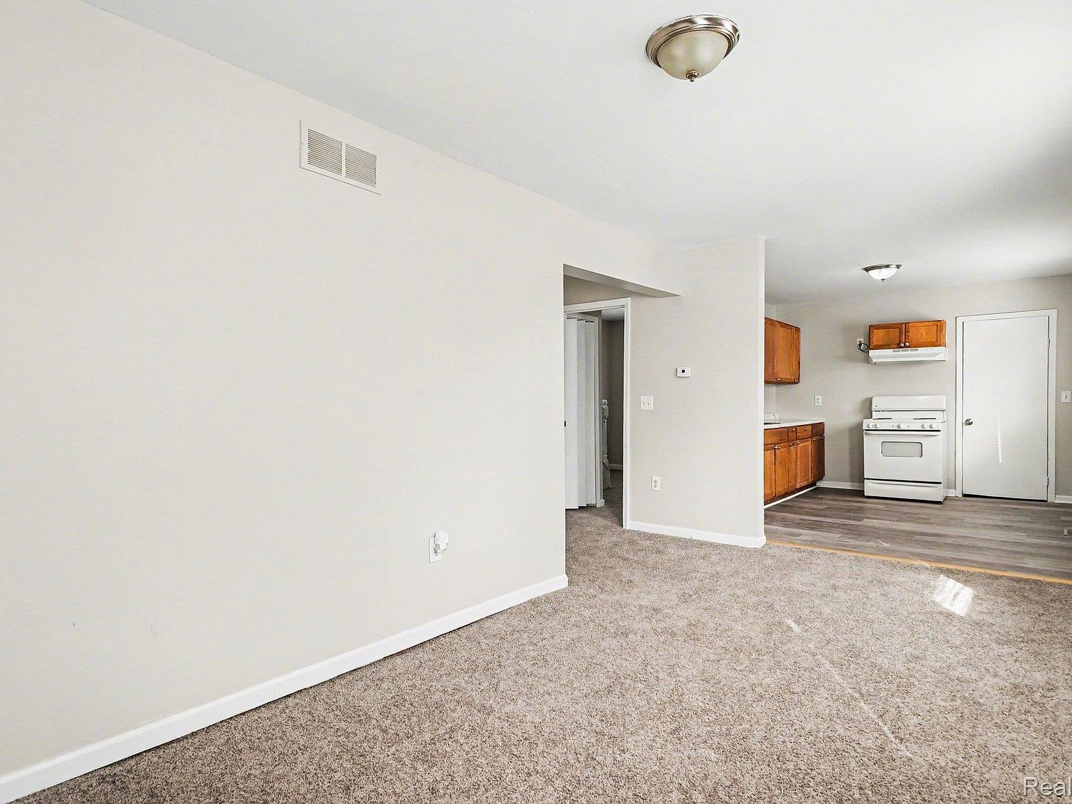 40 W Strathmore Ave Pontiac, MI 48340 - Thumbnail 5