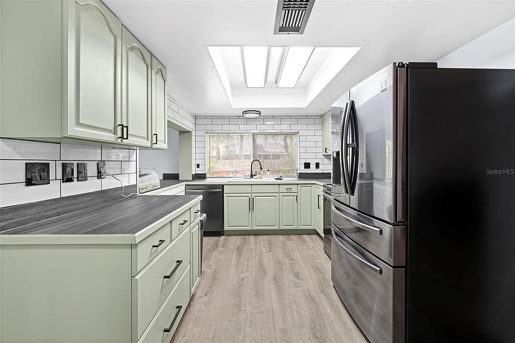 3305 Abeline Rd Spring Hill, FL 34608 - Thumbnail 5