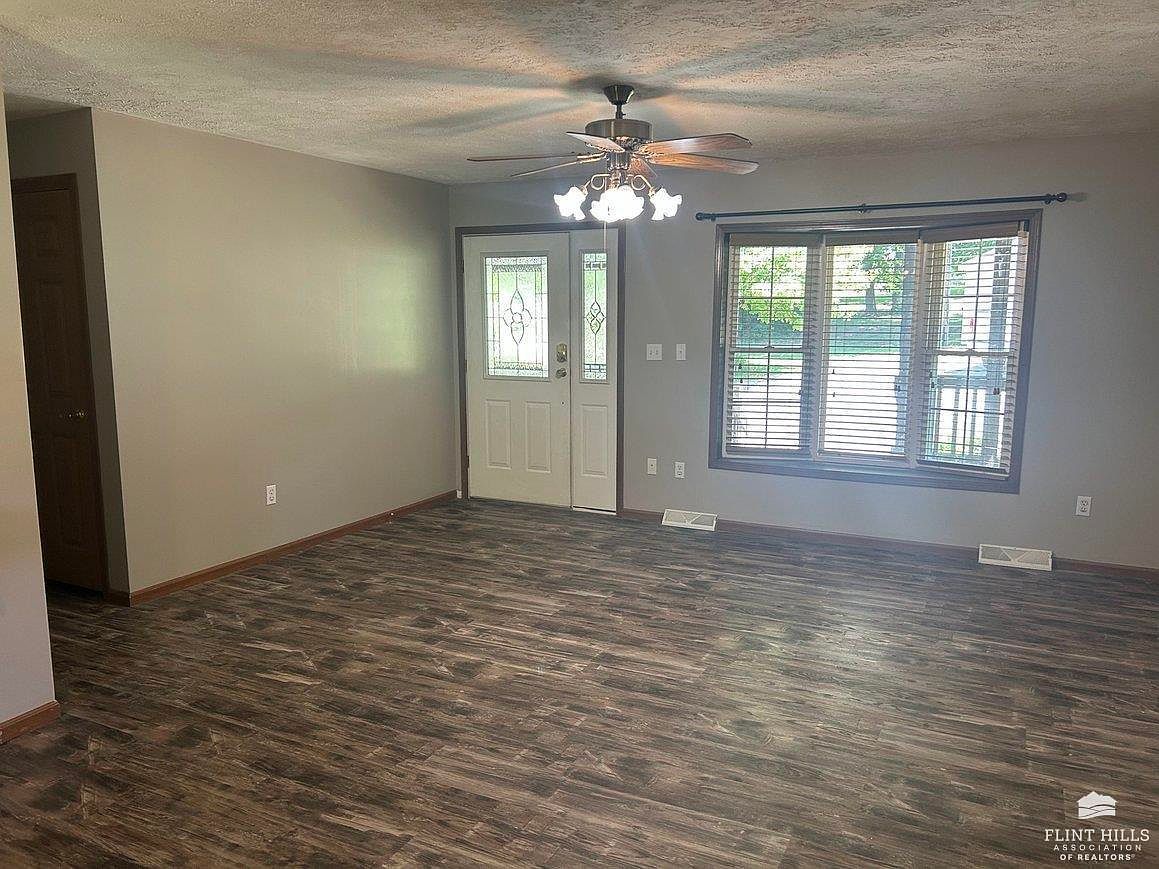 12760 Hillside Dr Saint George, KS 66535 - Thumbnail 5