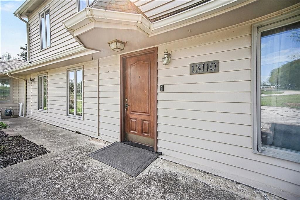 13110 Lakeshore Dr Olathe, KS 66061 - Thumbnail 5