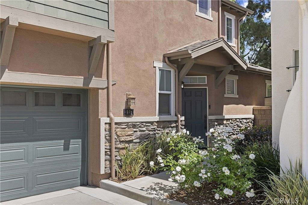 328 Flyers Ln Tustin, CA 92782 - Thumbnail 5