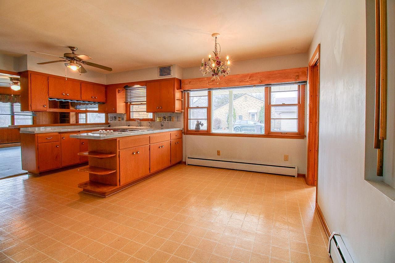 1000 17th Ave South Milwaukee, WI 53172 - Thumbnail 5