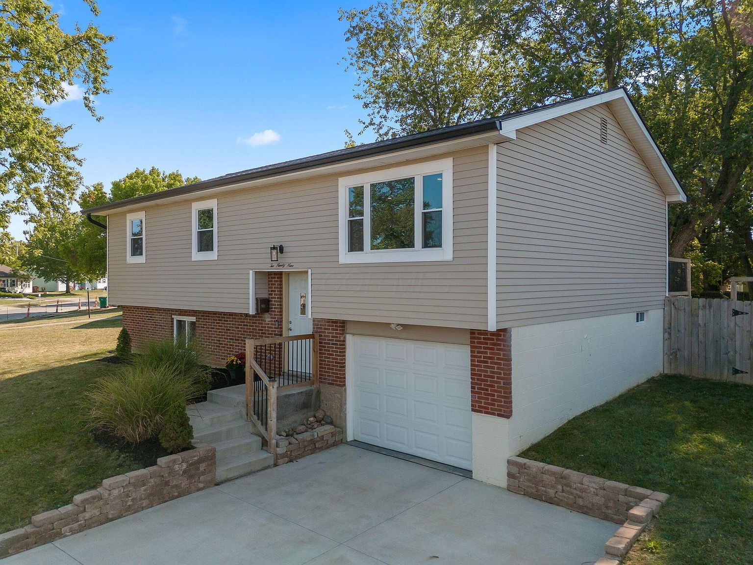 299 Lombard Rd Columbus, OH 43228 - Thumbnail 5