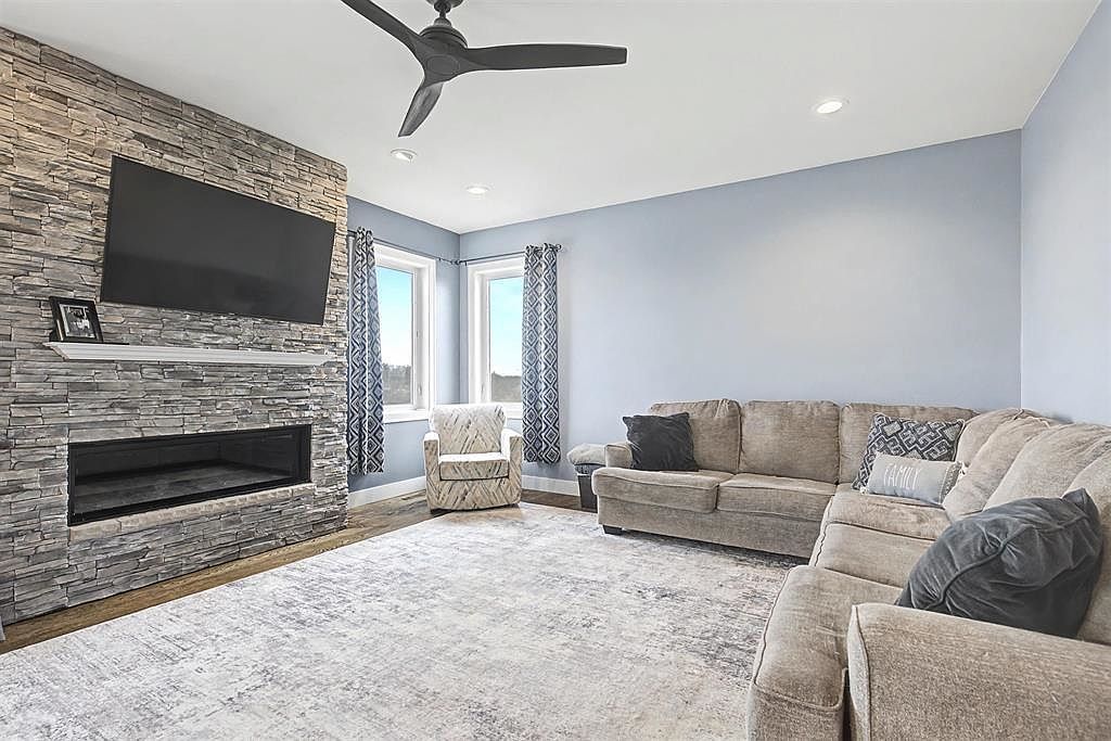 434 White St Benton, WI 53803 - Thumbnail 5