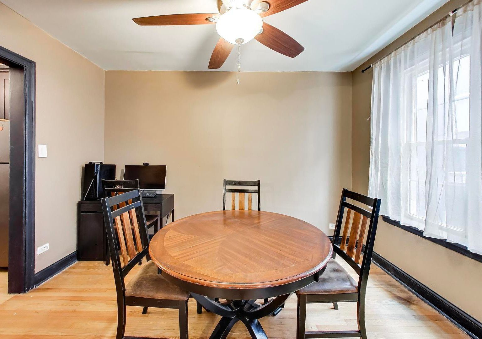 1527 W Estes Ave APT 1B Chicago, IL 60626 - Thumbnail 5