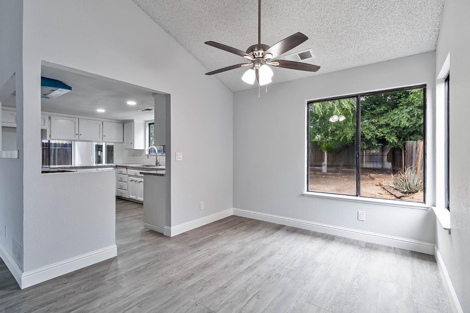 2244 N Prospect Ave Fresno, CA 93722 - Thumbnail 5