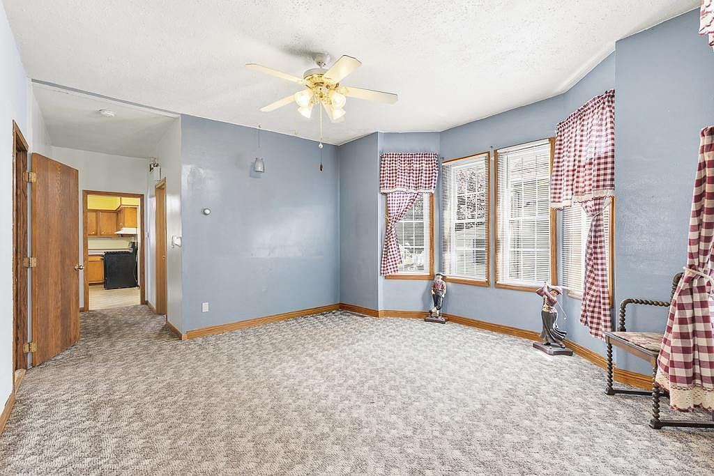 102 E Lyon St Minneota, MN 56264 - Thumbnail 5