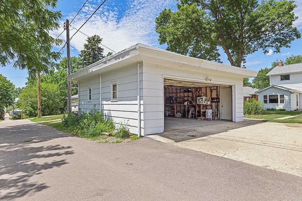 213 2nd St E Jasper, MN 56144 - Thumbnail 5