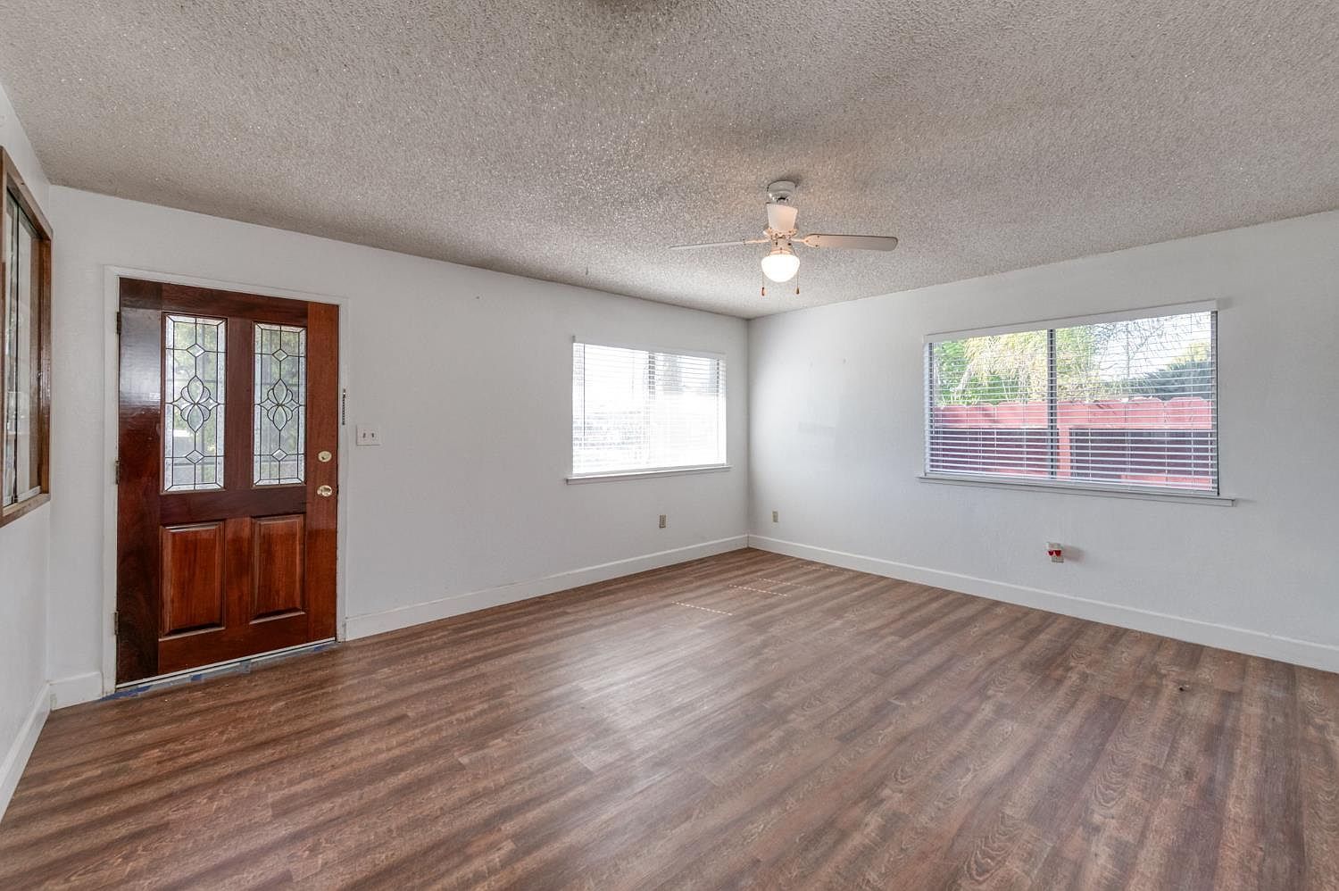 5927 E Garland Ave Fresno, CA 93727 - Thumbnail 5