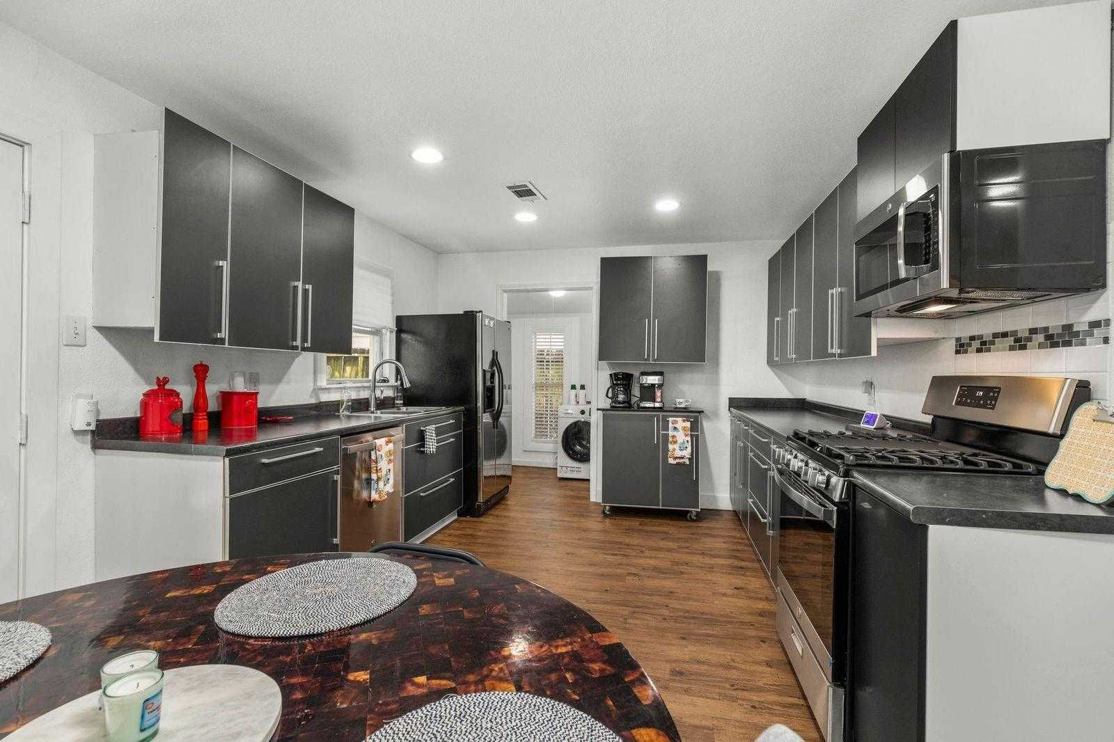 5808 Community Drive, Houston, TX, USA, 77005 - Thumbnail 5