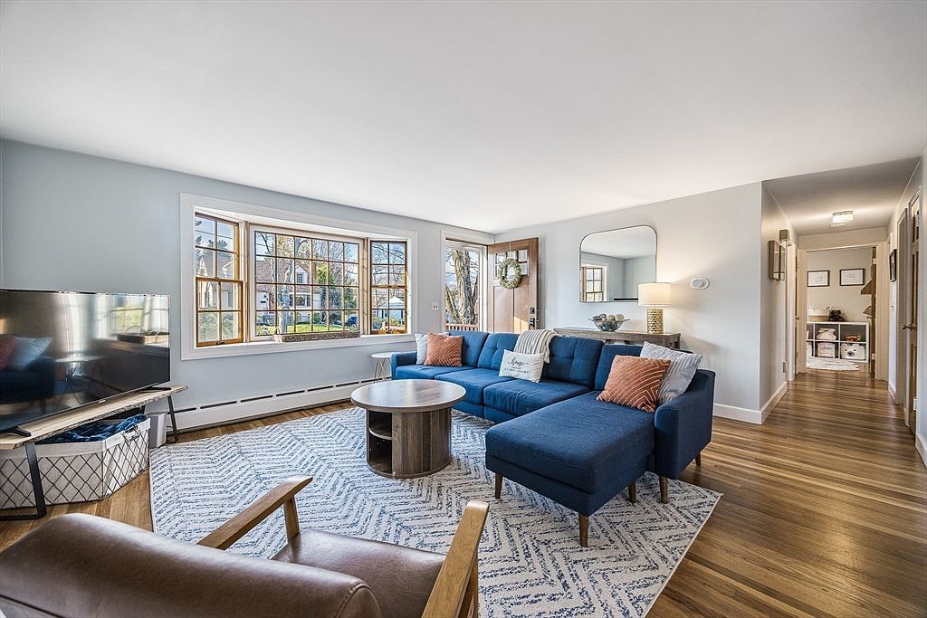 55 Lothrop Rd Reading, MA 01867 - Thumbnail 5