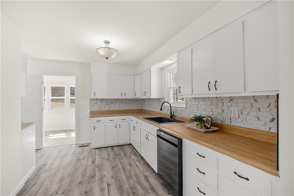 402 Blake St Saint Joseph, MO 64504 - Thumbnail 5