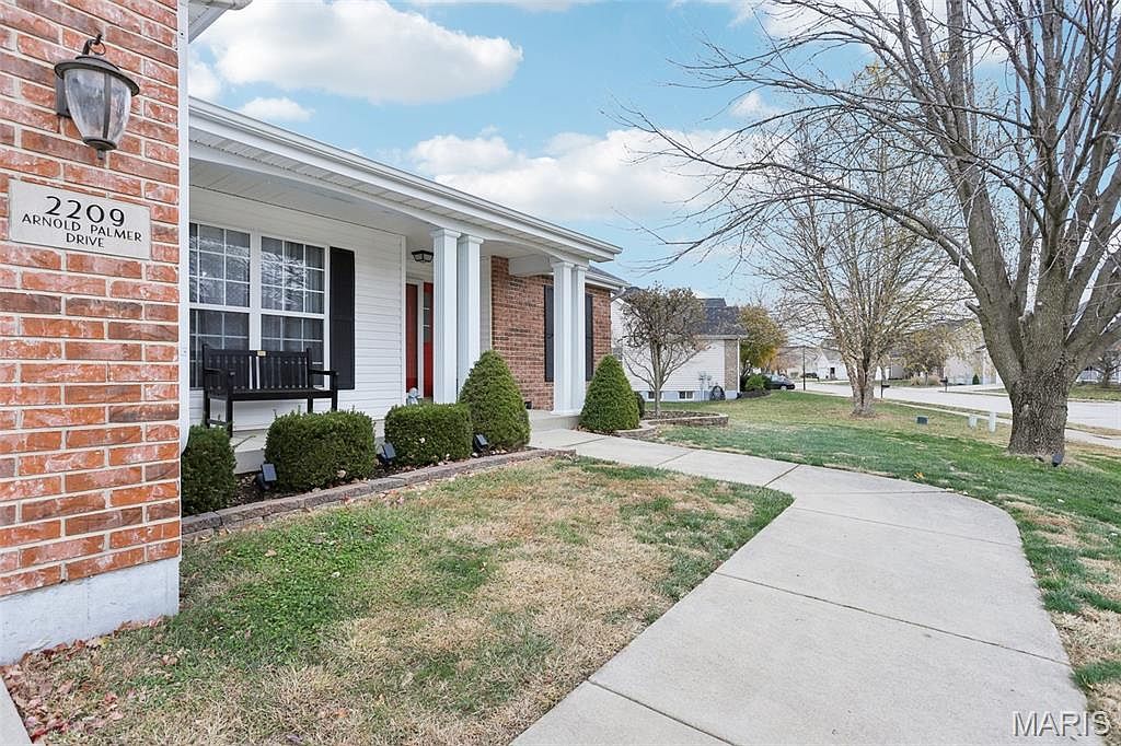 2209 Arnold Palmer Dr Belleville, IL 62220 - Thumbnail 5